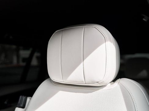 Used 2024 Land Rover Range Rover Long Wheelbase SE image 55