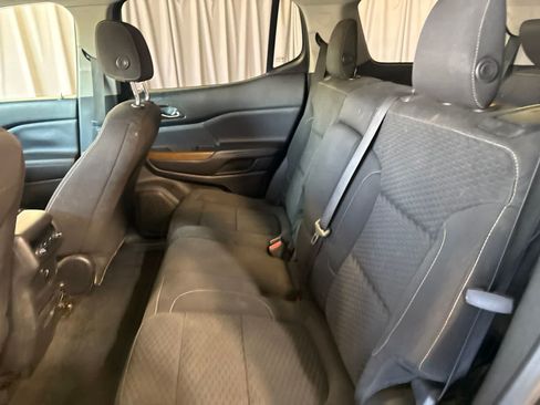 Used 2017 GMC Acadia SLE FWD image 18
