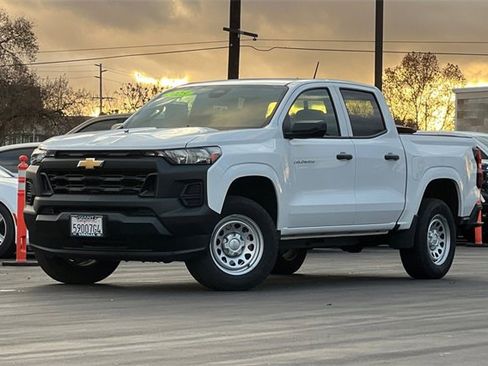Used 2025 Chevrolet Colorado W/T w/ Advanced Trailering Package image 8