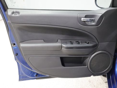 Used 2010 Dodge Caliber SXT FWD image 12