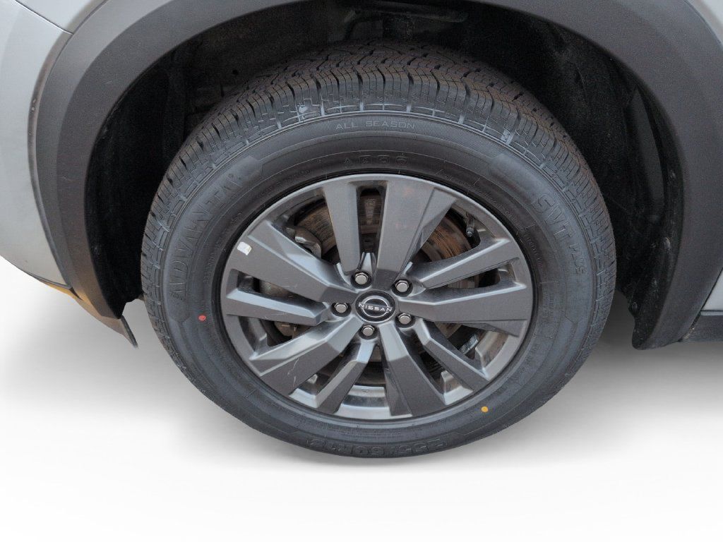 Used 2025 Nissan Pathfinder SV FWD image 28