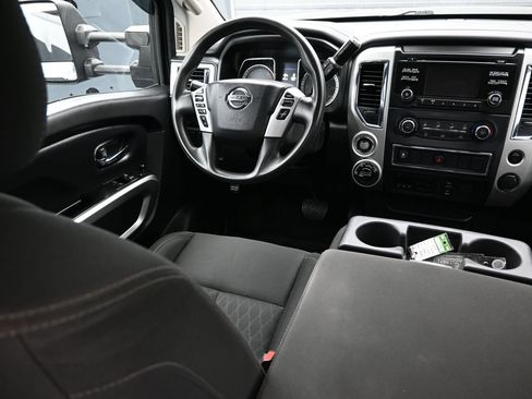 Used 2017 Nissan Titan SV AWD/4WD image 22
