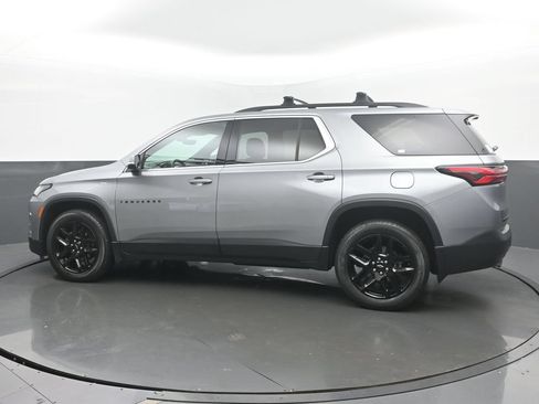 Used 2023 Chevrolet Traverse LT w/ Rear Camera Mirror Package AWD/4WD image 3