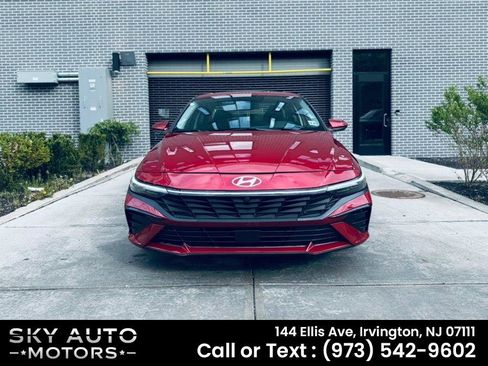 Used 2025 Hyundai Elantra SEL FWD image 2
