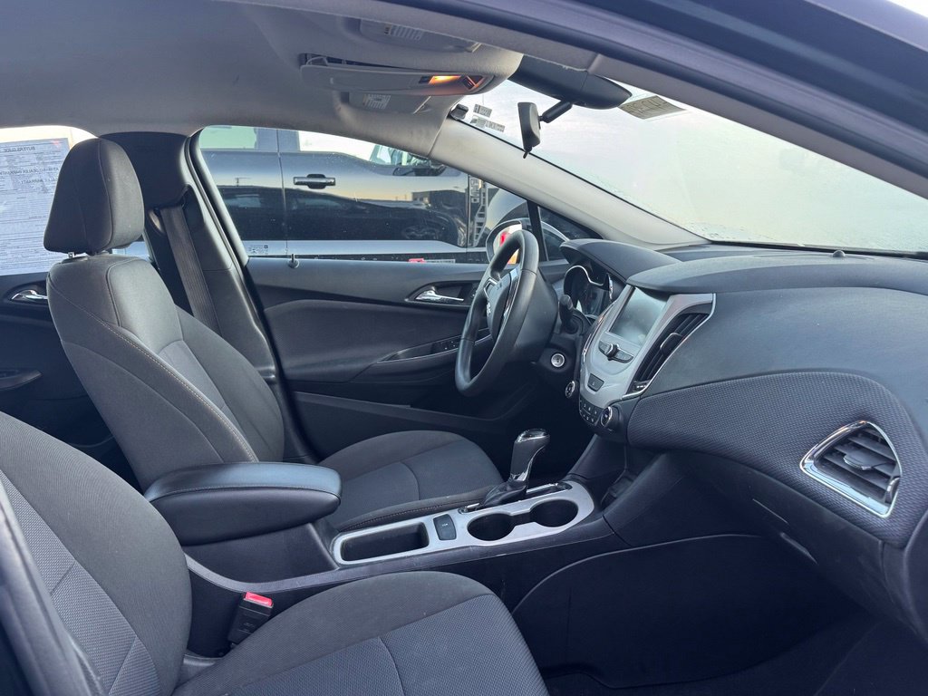 Used 2017 Chevrolet Malibu LT FWD image 15