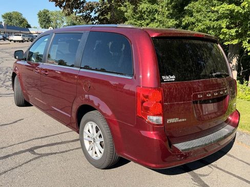 Used 2018 Dodge Grand Caravan SXT FWD image 5