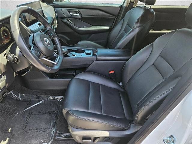 Used 2024 Nissan Rogue SL AWD/4WD image 17