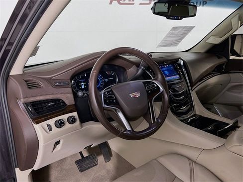 Used 2016 Cadillac Escalade Premium image 40