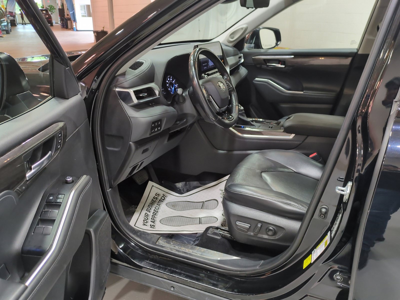 Used 2021 Toyota Highlander Platinum AWD/4WD image 19