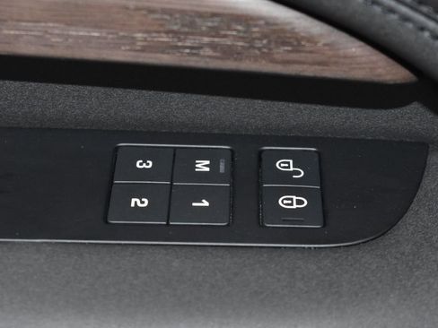 Used 2020 Land Rover Discovery HSE image 15