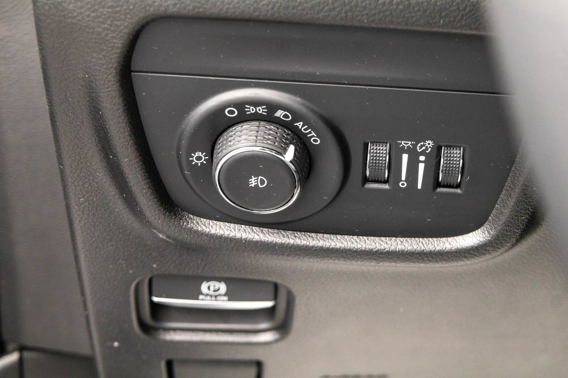 Used 2023 Jeep Grand Cherokee Limited w/ Luxury Tech Group II AWD/4WD image 19