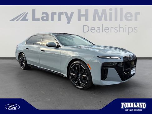 Used 2025 BMW 760i xDrive w/ Premium Package AWD/4WD image 7