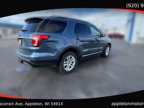 Used 2018 Ford Explorer XLT w/ Equipment Group 202A image 7