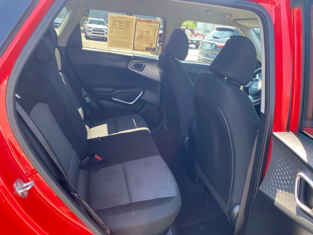 Used 2023 Kia Soul LX w/ LX Technology Package FWD image 16