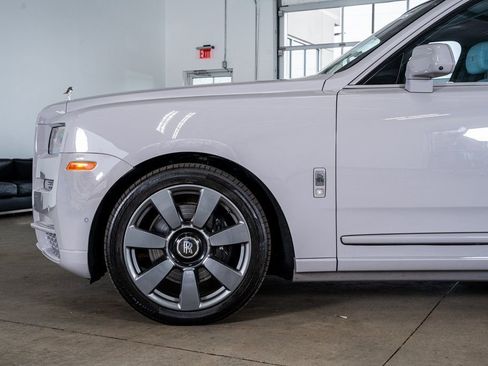 Used 2022 Rolls-Royce Cullinan image 10