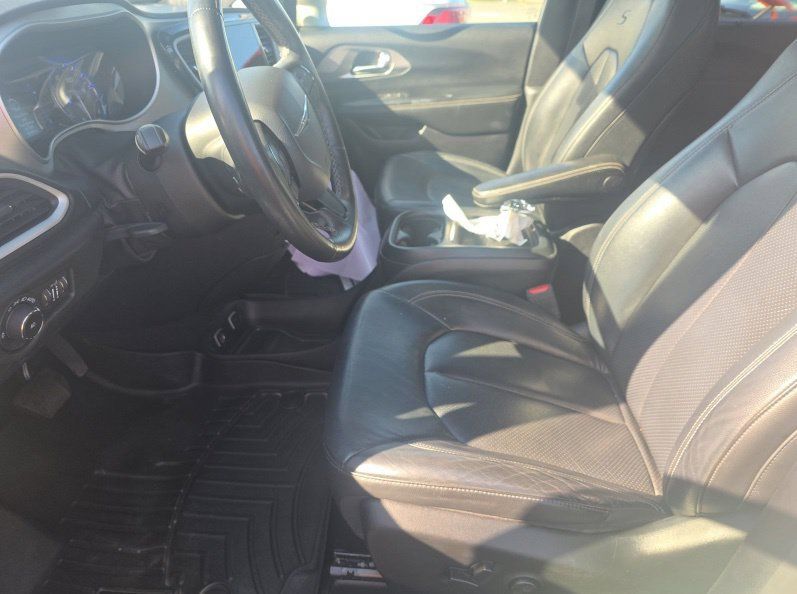 Used 2020 Chrysler Pacifica Touring-L AWD/4WD image 5