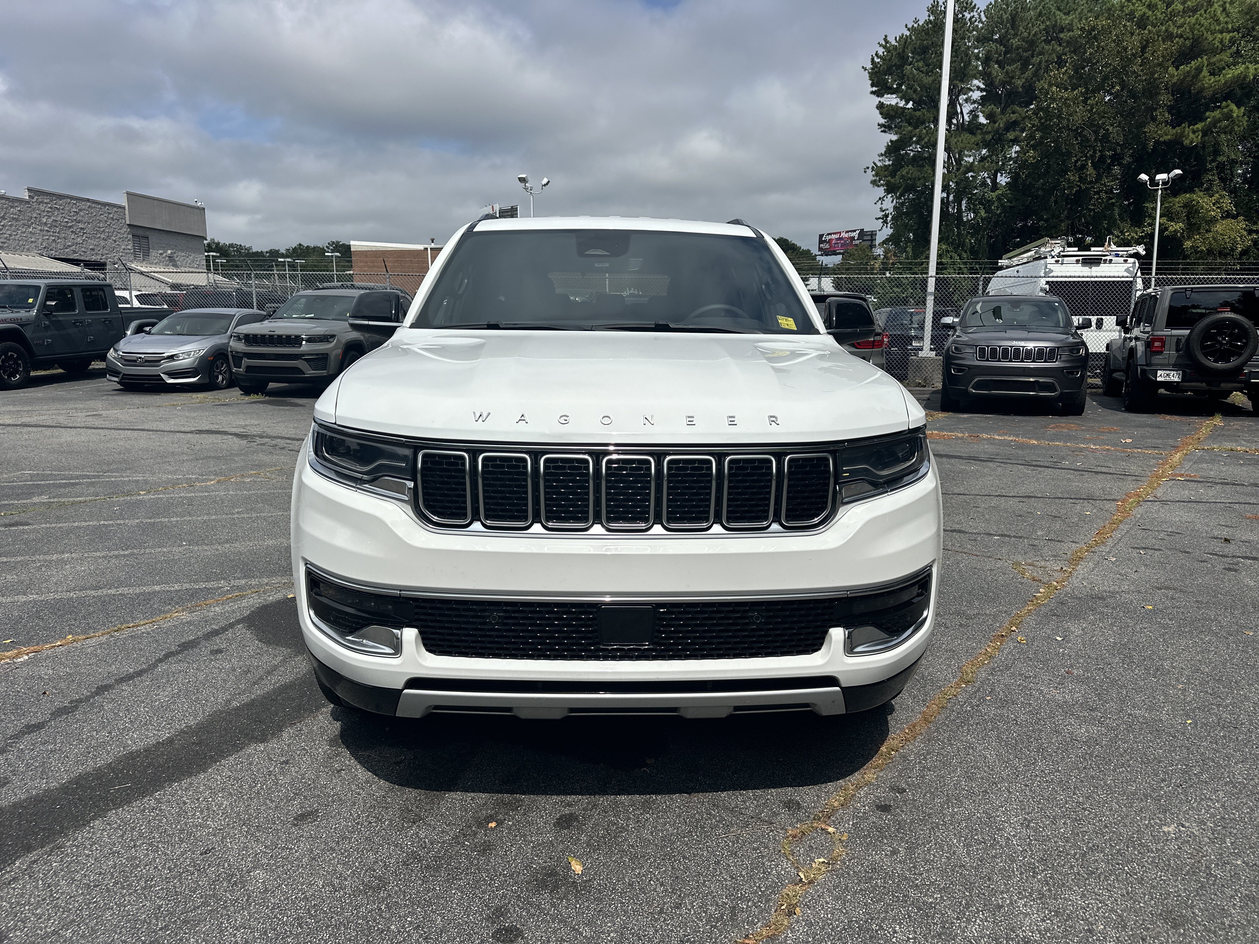 Used 2024 Jeep Wagoneer Series II w/ Flexible Seating Group RWD image 4