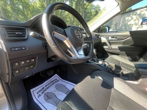 Used 2018 Nissan Rogue SL w/ Premium Package FWD image 18