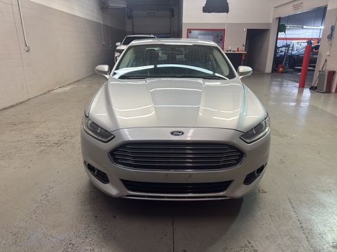 Used 2016 Ford Fusion Titanium FWD image 2