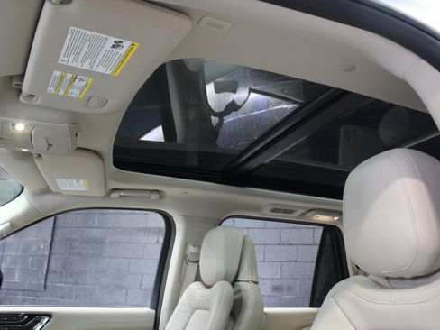 Used 2021 Lincoln Navigator Reserve w/ Luxury Package image 22