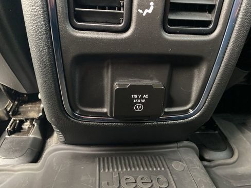 Used 2021 Jeep Grand Cherokee Laredo X image 38