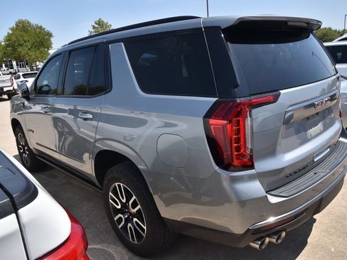 Used 2024 GMC Yukon AT4 w/ Technology Package AWD/4WD image 9