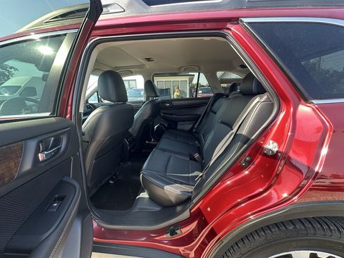 Used 2016 Subaru Outback 3.6R Limited AWD/4WD image 37