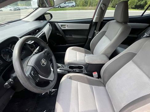Used 2018 Toyota Corolla LE FWD image 14