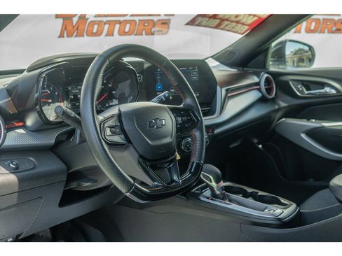 Used 2025 Chevrolet Trax RS w/ Driver Confidence Package FWD image 33