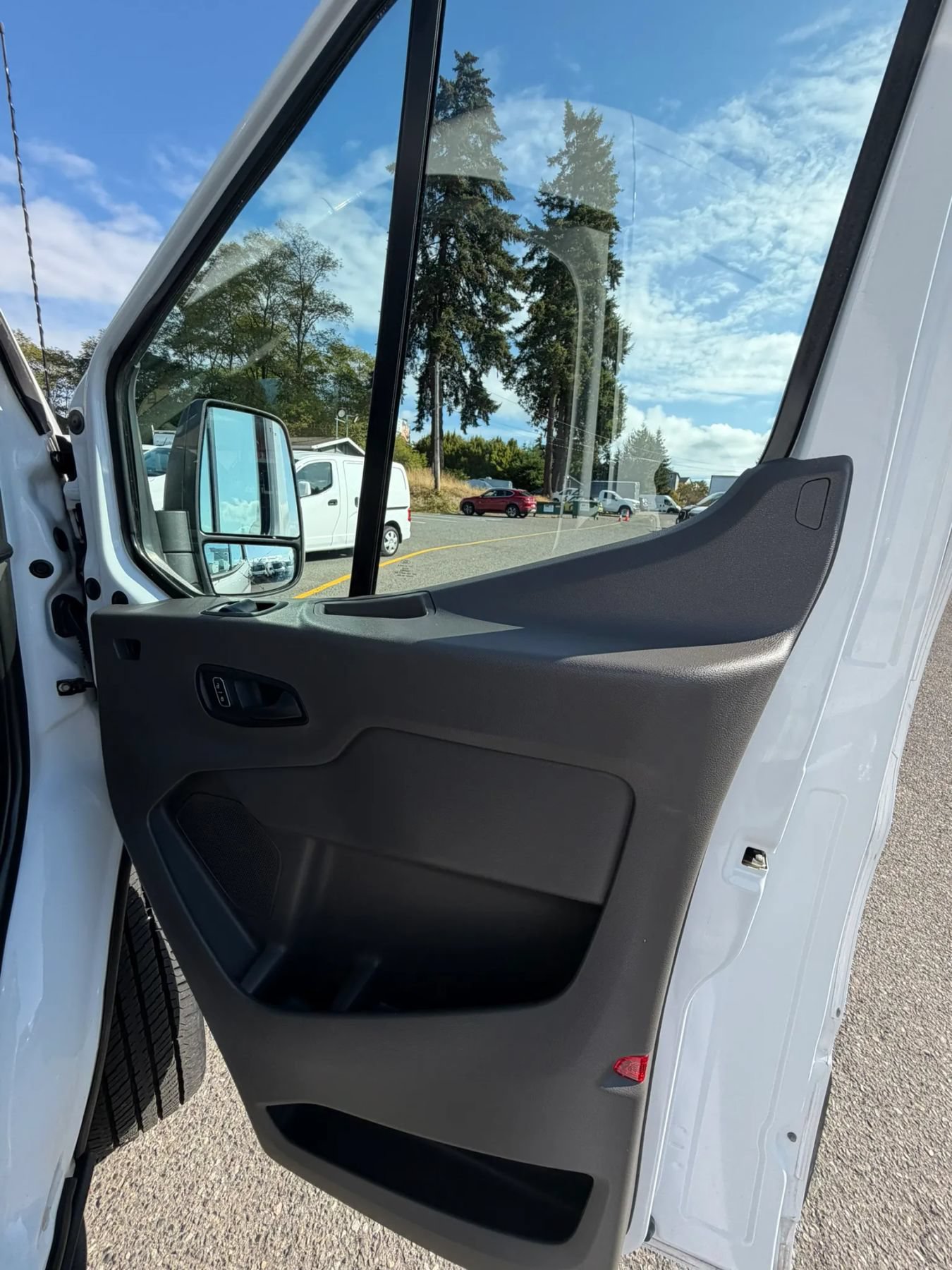Used 2023 Ford Transit 250 Medium Roof w/ Exterior Upgrade Package RWD image 25