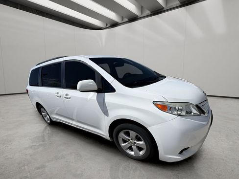 Used 2015 Toyota Sienna LE FWD image 5