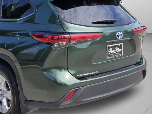 Used 2023 Toyota Highlander LE FWD image 40