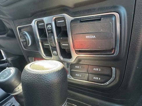 Used 2021 Jeep Wrangler Unlimited Rubicon AWD/4WD image 33