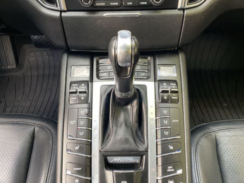 Used 2018 Porsche Macan AWD/4WD image 26