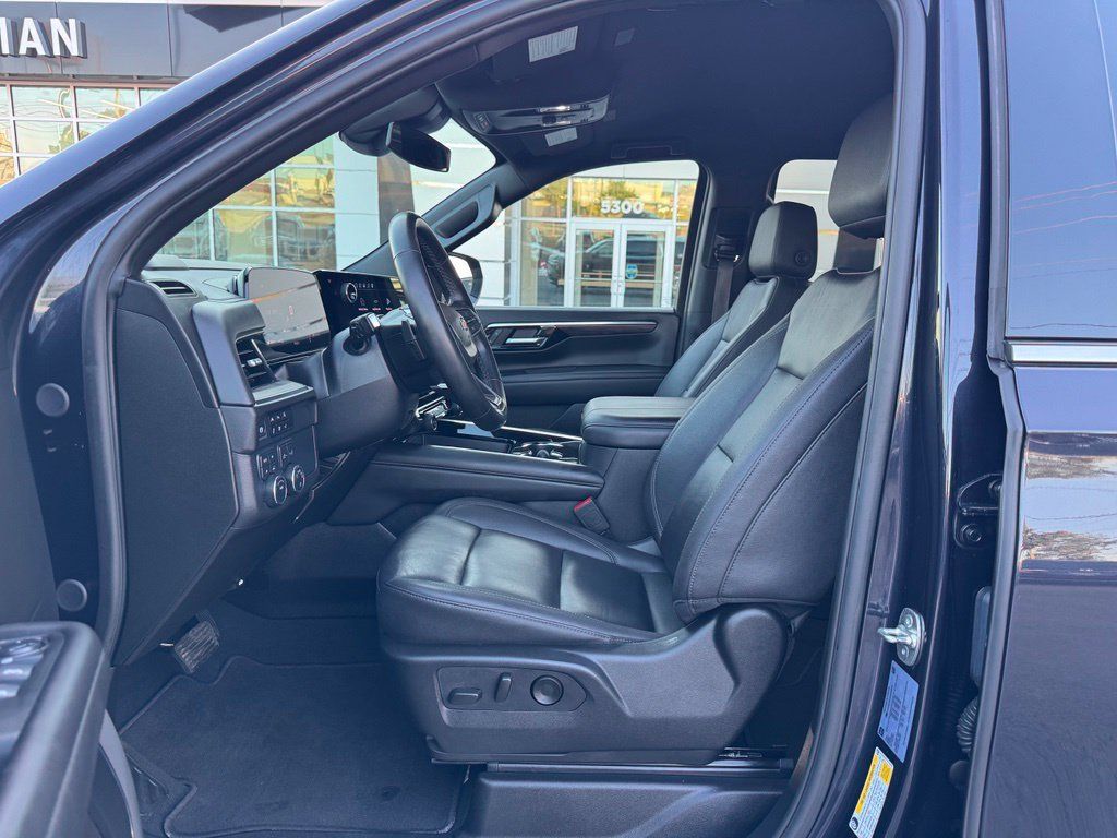 Used 2025 Chevrolet Suburban LT AWD/4WD image 13