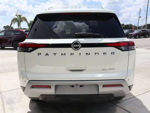 Used 2023 Nissan Pathfinder SL AWD/4WD image 5