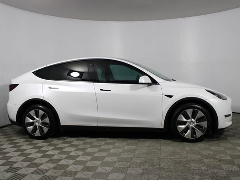 Used 2021 Tesla Model Y Long Range image 33