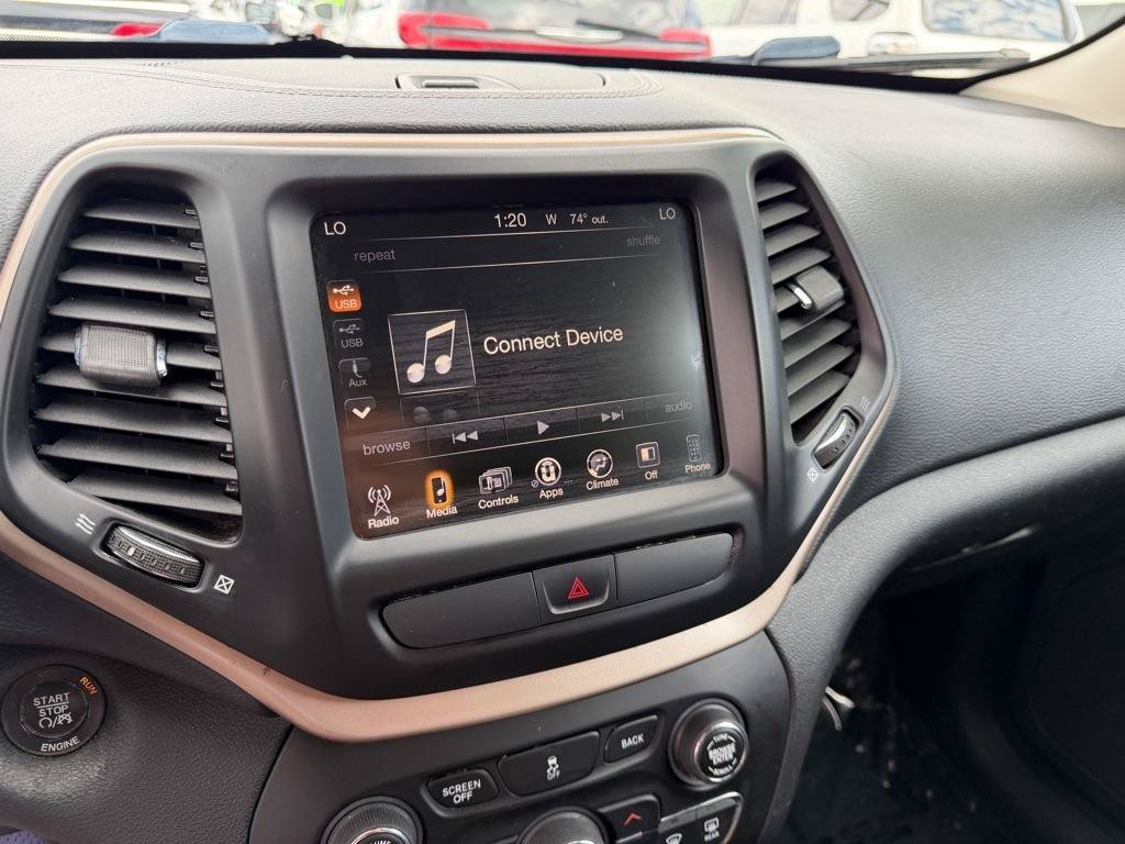 Used 2015 Jeep Cherokee Latitude w/ Comfort/Convenience Group FWD image 33