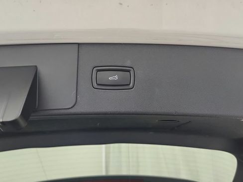 Used 2022 Porsche Cayenne Platinum Edition AWD/4WD image 45