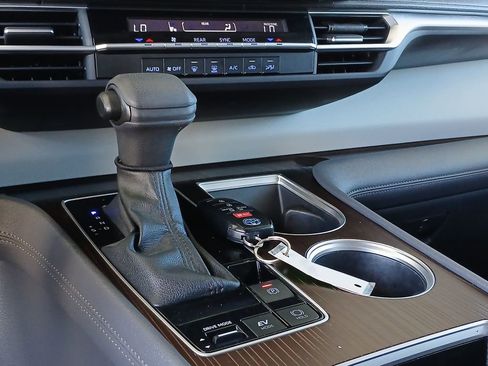 Used 2023 Toyota Sienna LE image 16