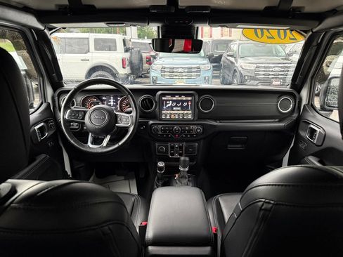 Used 2020 Jeep Gladiator Overland AWD/4WD image 24