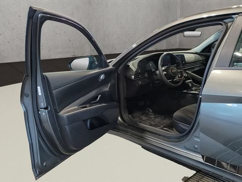 Used 2024 Hyundai Elantra SE FWD image 14