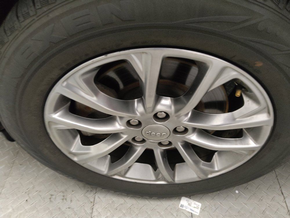 Used 2020 Jeep Cherokee Latitude Plus FWD image 31