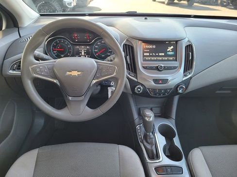 Used 2017 Chevrolet Cruze LT FWD image 7