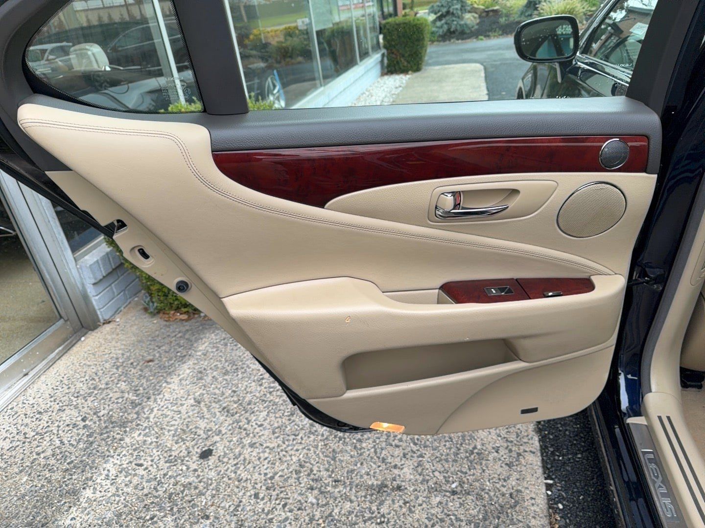 Used 2007 Lexus LS 460 RWD image 18