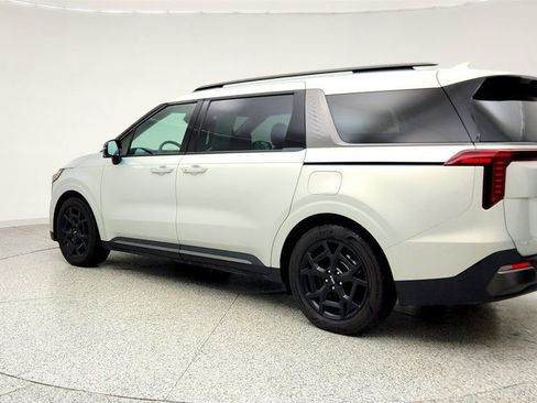 Used 2025 Kia Carnival SX Prestige image 7