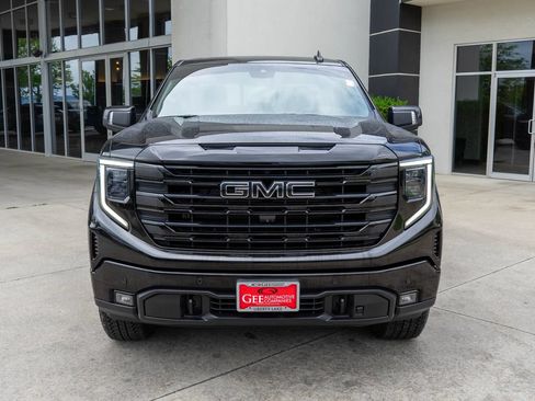 Used 2024 GMC Sierra 1500 Elevation w/ Elevation Premium Package AWD/4WD image 2