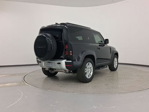 Used 2025 Land Rover Defender 90 S image 9