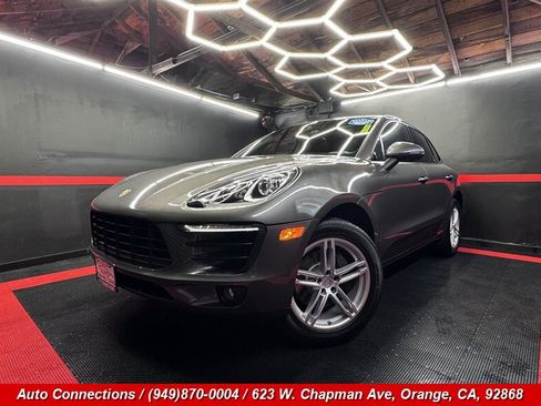 Used 2018 Porsche Macan AWD/4WD image 2