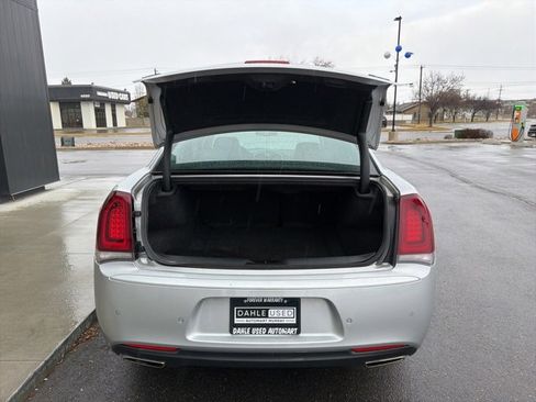 Used 2022 Chrysler 300 Touring L image 16